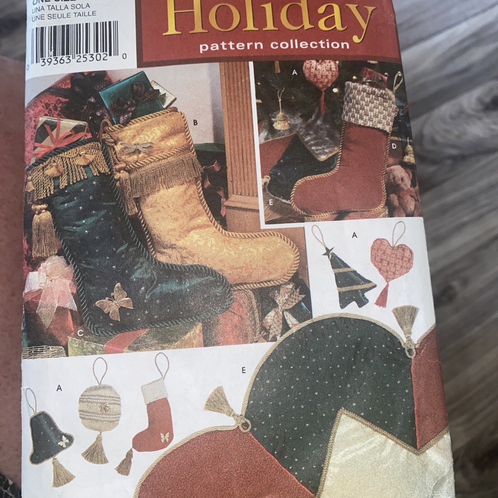 Vintage Christmas Simplicity Holiday Pattern 9866 Stockings Tree Skirt Ornaments